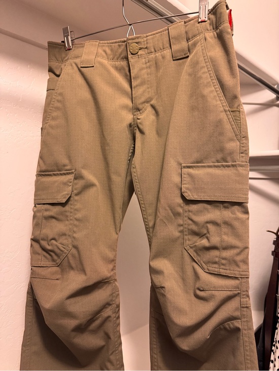 Under Armour Pants - Under Armour Women's Tactical Patrol cargo pants in a tan color